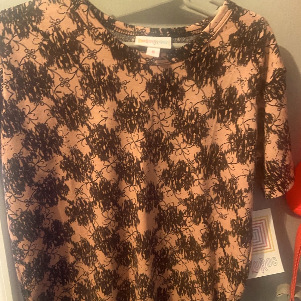 New size 6 Gracie tee Lularoe